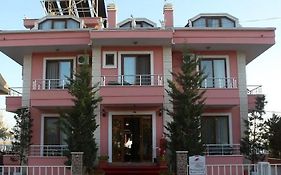 Pembe Köşk Otel